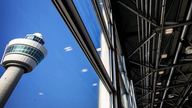 11 verdachten opgepakt voor miljoenendiefstal iPhones op Schiphol