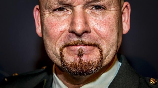 'Marco Kroon moet een toontje lager zingen'