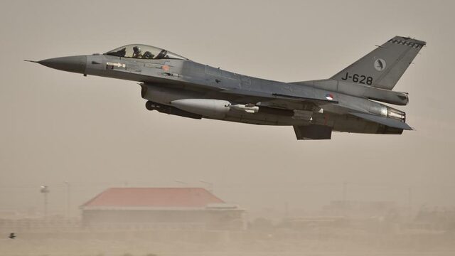 Jaap de Hoop Scheffer schaart zich pal achter F-16-bombardement Irak