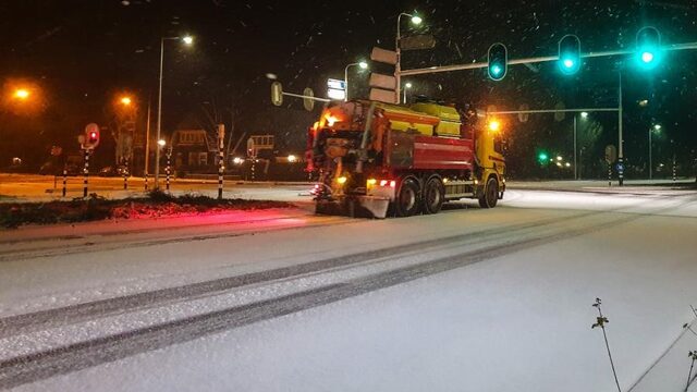 Minder treinen vanwege sneeuw, ook overlast voor automobilisten