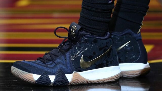 Sponsorschoen scheurt tijdens wedstrijd, aandeel Nike in de min