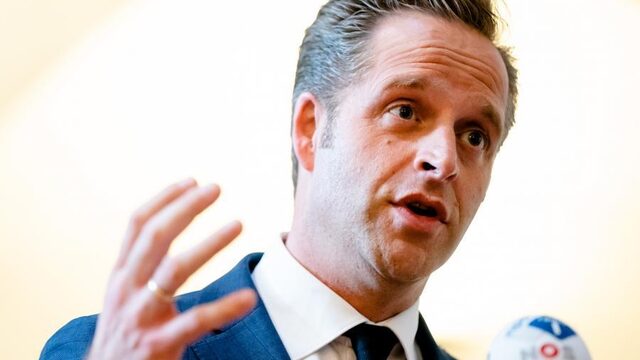 Hugo de Jonge afwezig op persconferentie: 'Nieuws over apps was niet overlegd met Rutte'