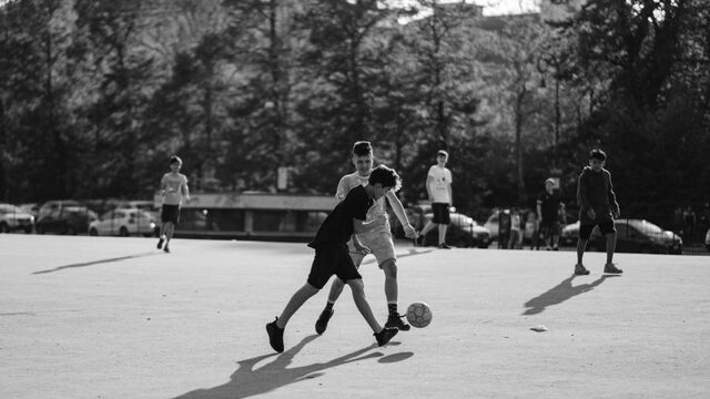 Hoe krijgen we kinderen uit arme gezinnen aan het sporten?