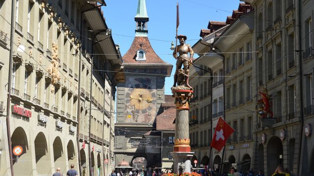 Krachtmensch op de papiermolenstraat