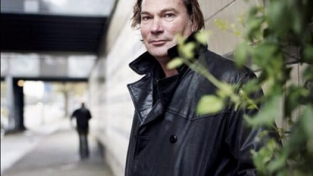 Kinderen knuffelen voor de stemmen