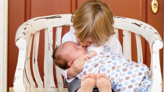 Verenigd Koninkrijk in rep en roer om bizarre kinderbijslagregeling