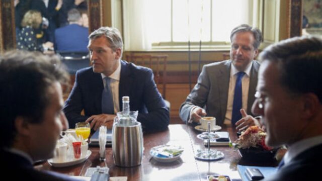 De formatie: JA of NEE nadert