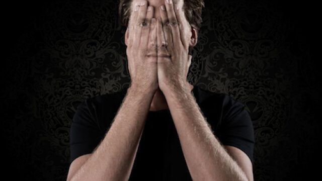 'Bizarre illusie!' Illusionist Niels Houtepen voorspelt headlines van de kranten