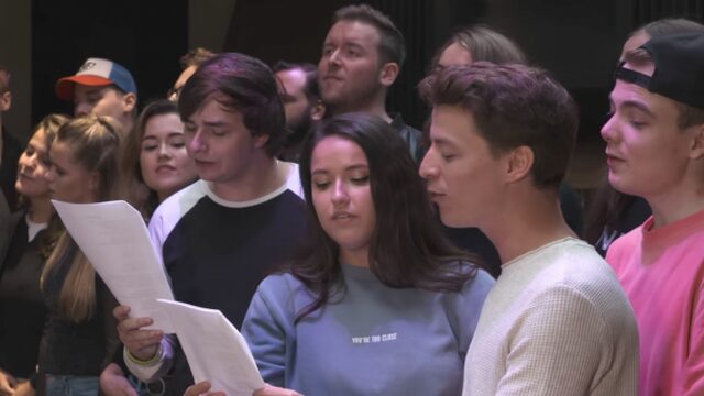 Nederlandse YouTubers zingen voor Sint Maarten