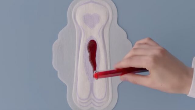 #Bloodnormal: Libresse stopt met blauwe vloeistof op maandverband in reclames