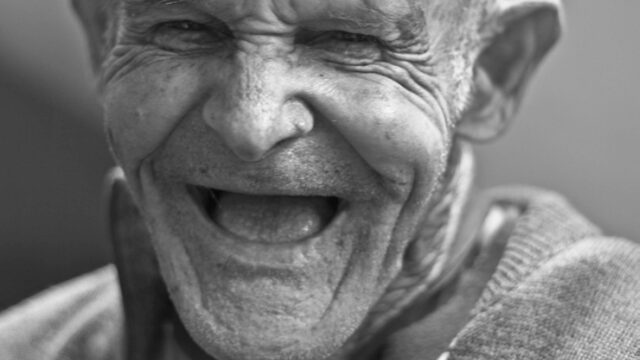 Omdat lachen zo gezond is: 8 hilarische radiobloopers