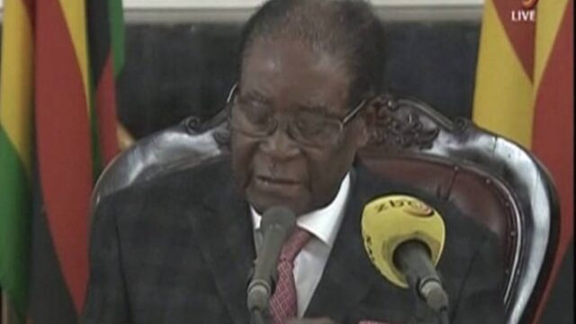 Mugabe spreekt woorden 'ik treed af' niet uit