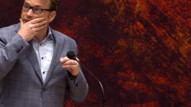 Het bijzondere verhaal achter de zelfmoordpoging in de Tweede Kamer