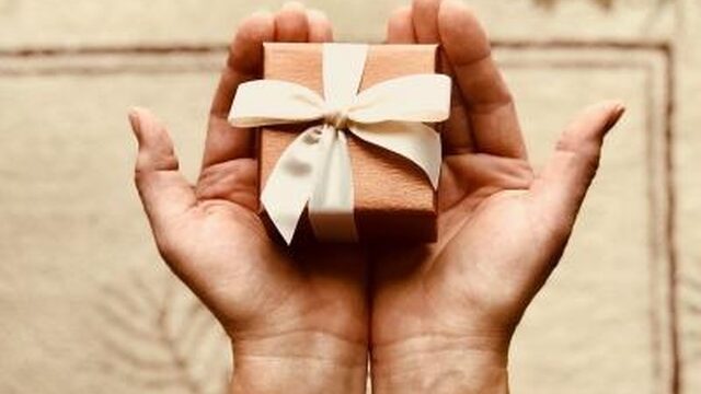 Waarom onzekere mensen de beste cadeaus geven