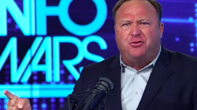 Mag je zeggen dat de Sandy Hook schietpartij niet is gebeurd?