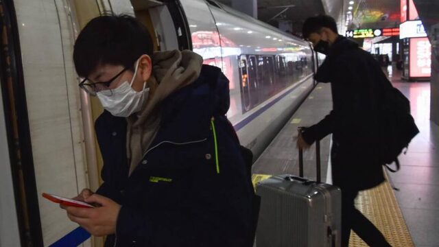 Vliegverkeer en openbaar vervoer in Wuhan stilgelegd, velen proberen weg te komen