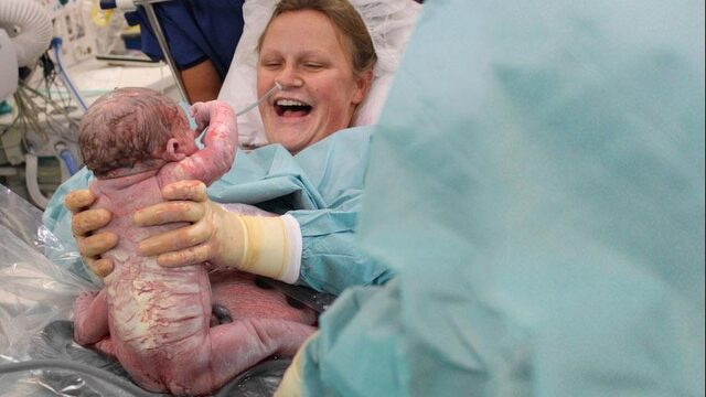 Baby Guus kwam ter wereld met een door de moeder begeleide keizersnede
