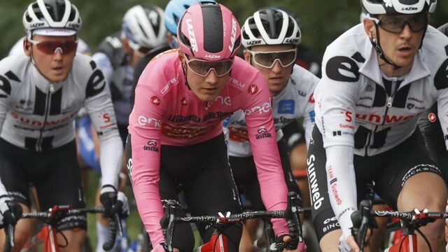 Kelderman behoudt roze trui in ingekorte etappe: 'Geen dag voor 258 kilometer'