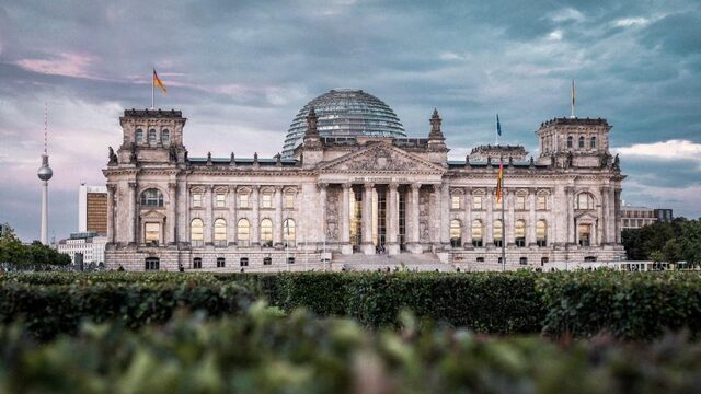 In Duitsland is het hek van de dam: veel verzet tegen coronawet en avondklok