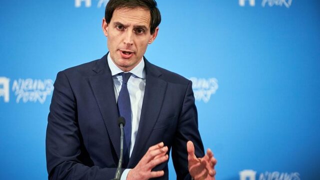 Wopke Hoekstra (CDA) zet zich af tegen de VVD: 'Wat je belooft moet je waarmaken'