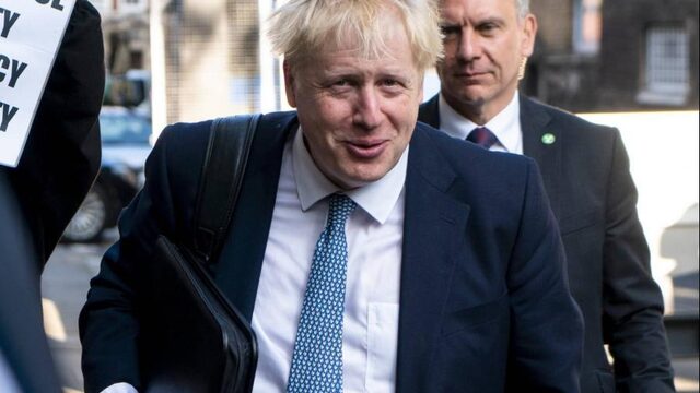Boris Johnson maakt favorietenrol waar en wordt de Britse premier