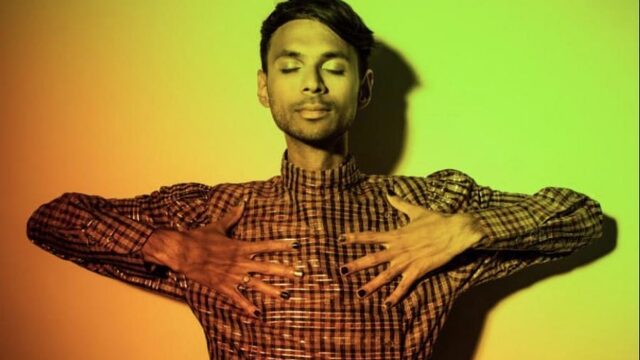 Dirigent Manoj Kamps zoekt symbiose tussen de wereld van de klassieke muziek en de LHBTI+ gemeenschap