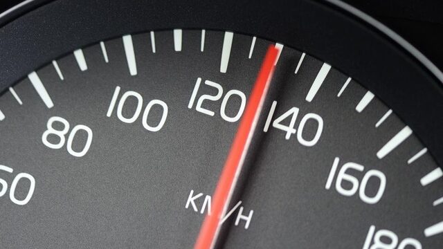 Snelheid verlagen naar 100: 'Niet zonder slag of stoot'