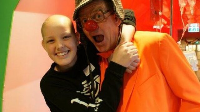 Wijkagent Frank transformeert elke zondag tot clown