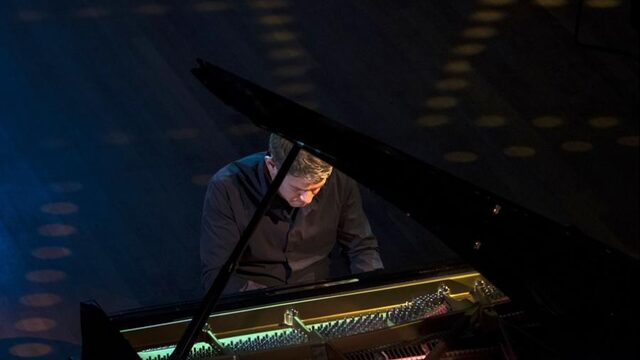Pianist Jan Willem Rozenboom: ‘Ik heb nooit hoeven kiezen tussen Guus Meeuwis en klassieke muziek’