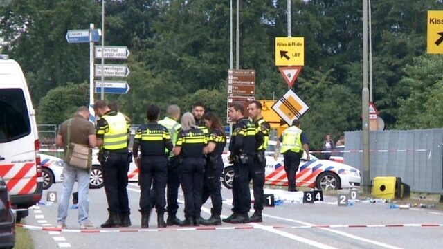 Busje ingereden op Pinkpopgangers