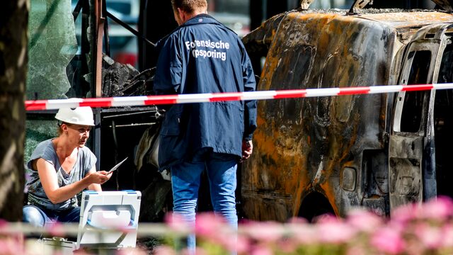 Busje ramt Telegraaf-gebouw: de heftige beelden