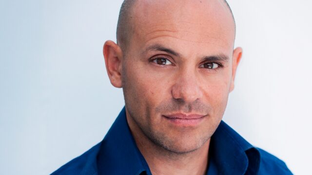 Britse comedian Adam Fields: 'Juichen voor Engeland is wel het minste wat jullie kunnen doen'
