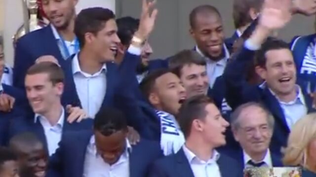 Frans voetbalelftal bezorgt Hermes House band nummer-1 hit