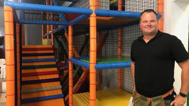 Oud-Ajacied Verhoeven: van schreeuwende voetbalfans naar gillende kinderen