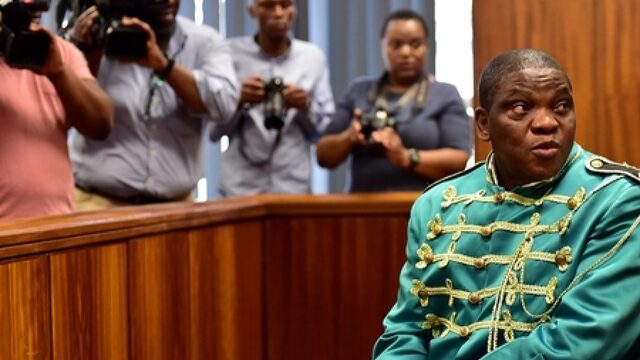 Huilend en live op tv: Zuid-Afrika in ban van verkrachtingszaak