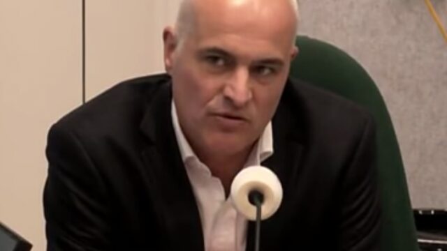 Mediadeskundige Mark Koster over documentaire van Tim Hofman: ‘Weerzinwekkende emoporno’