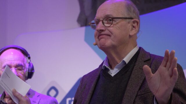 Tip voor de kerst: speel het Groot Dictee der Nederlandse Taal nog een keer