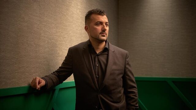 'Onze Man in Deventer' Özcan Akyol wint de Nachtwacht Award 2019