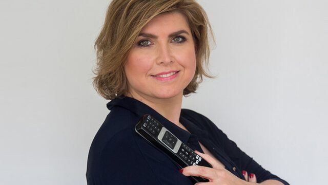 'Tv-recensent Angela de Jong is een gewone vrouw die inmiddels zelf denkt dat ze bijzonder is'
