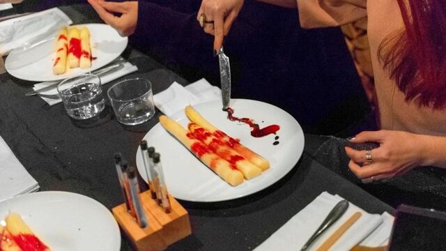 'Ik vond de bouillon die gerookt was met mensenhaar waanzinnig lekker'