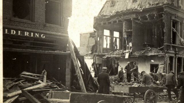 Den Helder gebombardeerd