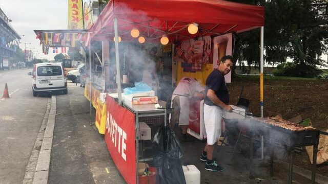 Vette friet en worsten op de grill: zoals in Rennes, zo moet voetbal zijn