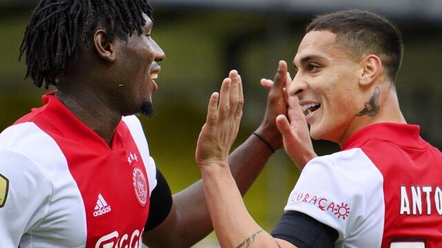 Ajax wint met monsterzege (0-13) van VVV, nieuw eredivisierecord
