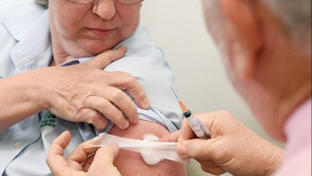 Stand.nl: 'Het vaccinatiebeleid moet snel over een andere boeg'