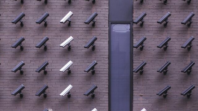 Beelden honderden beveiligingscamera's openbaar