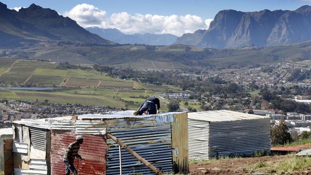 Hoe zit het met Trumps beweringen over de witte boeren in Zuid-Afrika?