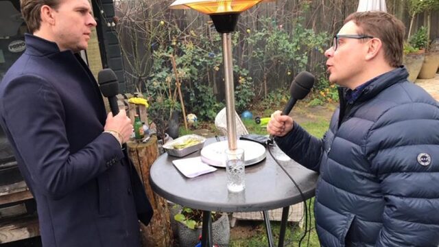 Frisse tegenzin bij buiten-bbq in podcast 'Kerst bij Castricum'