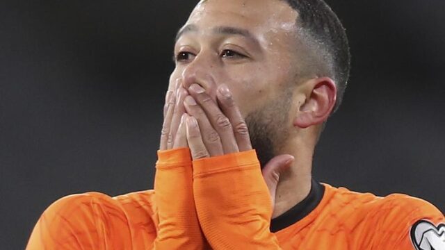 Oranje blameert zich in Turkije, waar de oude Yilmaz het verschil maakt