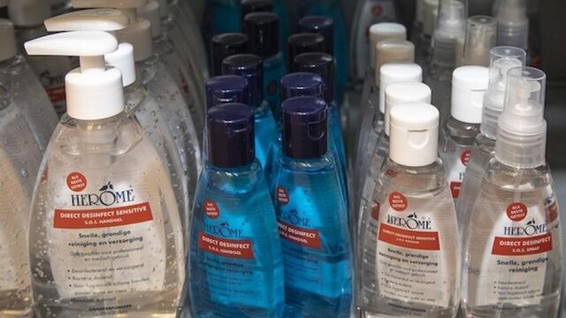 'Handgel met minder dan 70% alcohol kan juist een besmettingshaard worden'