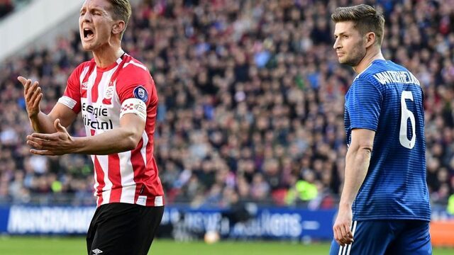 PSV verspeelt kostbare punten tegen Feyenoord, Ajax vernedert ADO